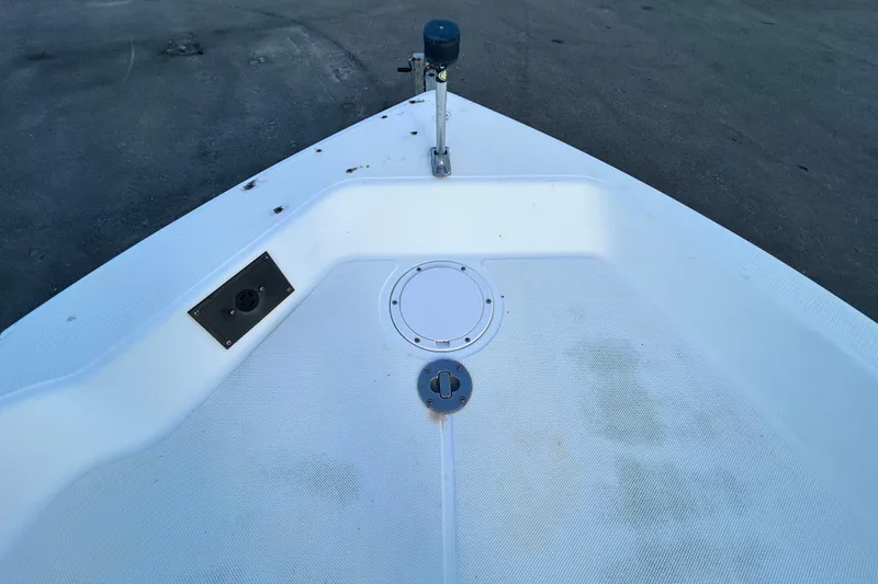 Slide: The Image of Bow of a 1999 Hydra-Sports 2000 CC boat with clean deck and fittings. - 27