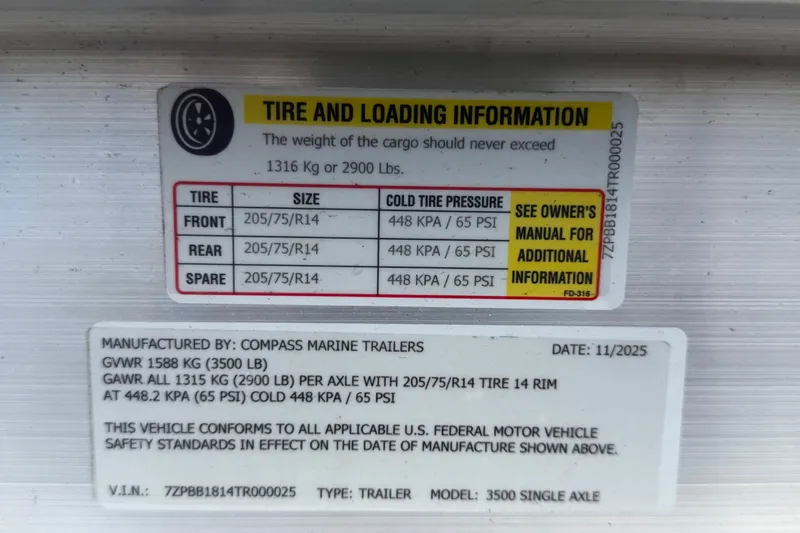 Slide: The Image of Tire and loading information label for 1999 Hydra-Sports 2000 CC, detailing pressure and weight limits. - 49