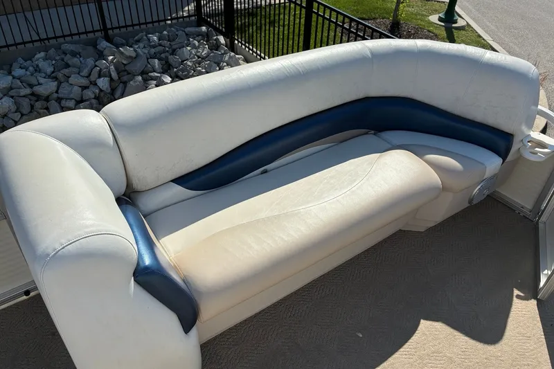 Slide: The Image of White and blue seating on a 2008 SUNTRACKER Party Barge 21 pontoon boat. - 14