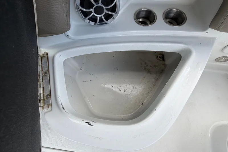 Slide: The Image of Crownline Boats Eclipse E235 XS 2023 - 63