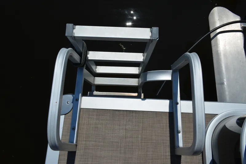 Slide: The Image of Aluminum ladder on 2019 Sun Tracker Fishin' Barge 20 DLX pontoon boat. - 29