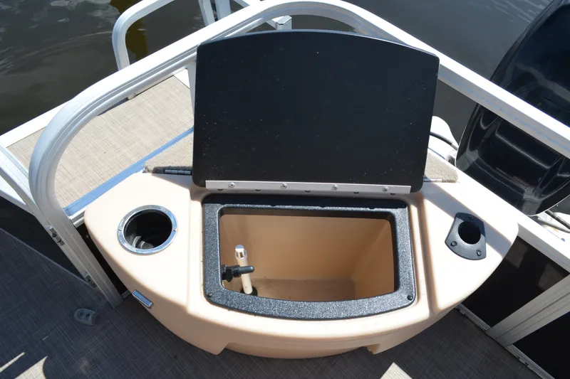 Slide: The Image of 2019 Sun Tracker Fishin' Barge 20 DLX livewell with open lid and cup holders. - 22