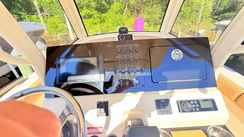Slide: The Image of The cockpit of the 2018 Scout 235 XSF features a modern dashboard with controls and electronics. - 13