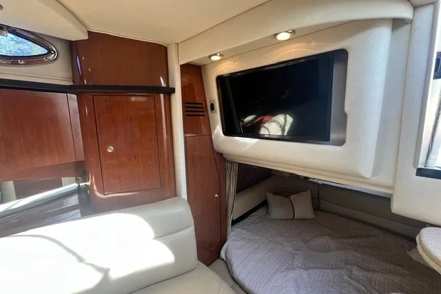 Slide: The Image of Interior of 2007 Sea Ray Sundancer 320 yacht with cozy seating and a mounted TV. - 51