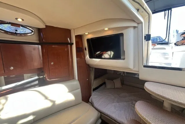 Slide: The Image of Interior of 2007 Sea Ray Sundancer 320 yacht with cozy seating and modern amenities. - 52