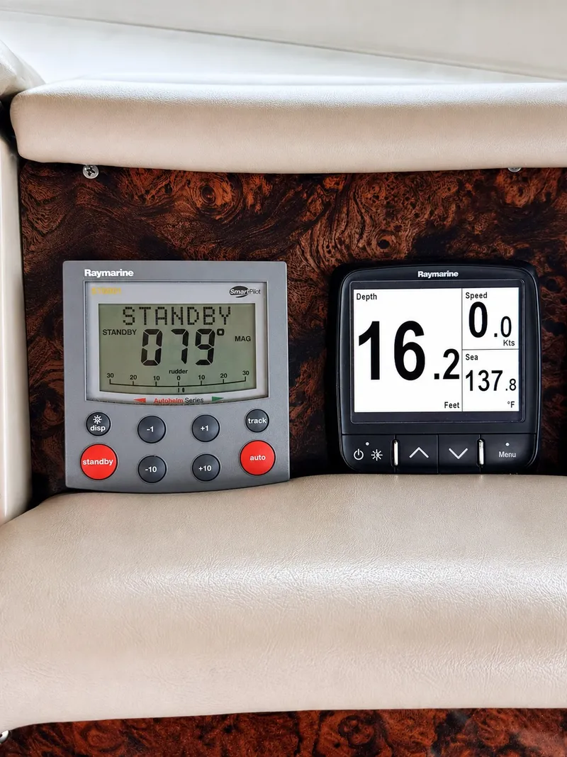 Slide: The Image of Raymarine instruments on the 1999 Sea Ray 500 Sundancer display course and speed. - 9