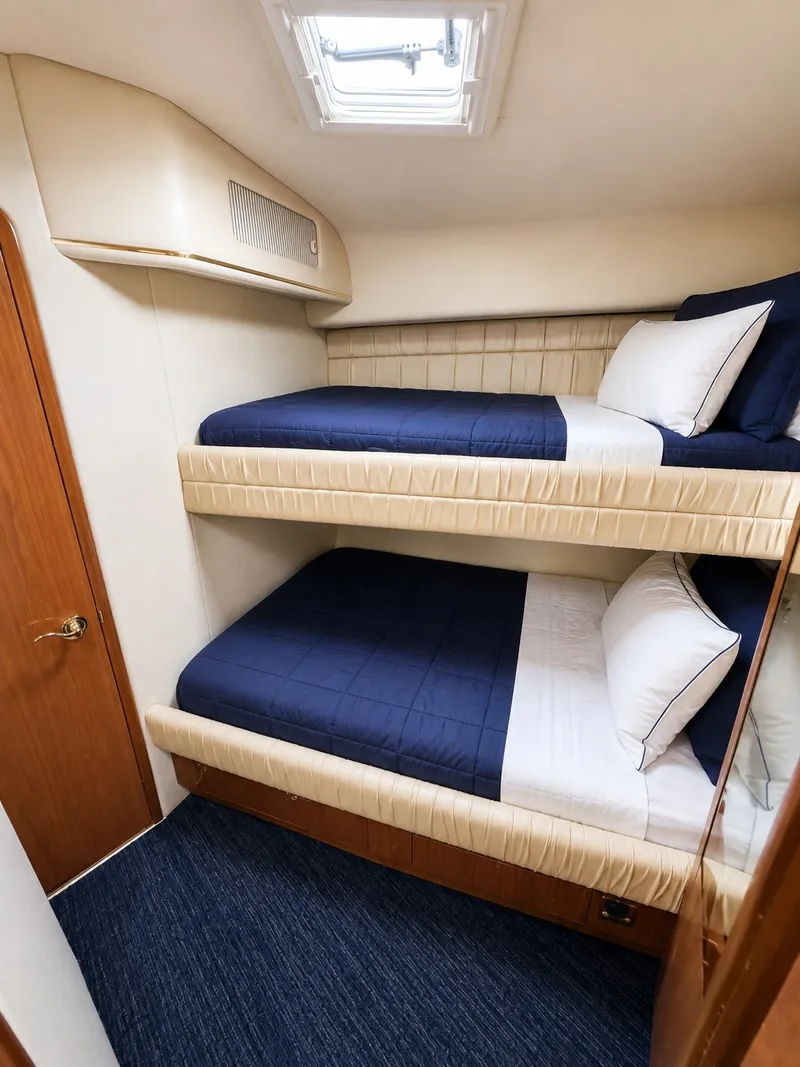 Slide: The Image of Cabin with bunk beds in a 1999 Sea Ray 500 Sundancer. - 29