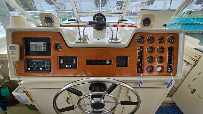 Slide: The Image of Chris-Craft 47 Commander 1971 - 62