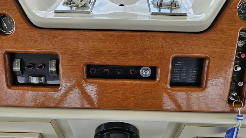 Slide: The Image of Chris-Craft 47 Commander 1971 - 63