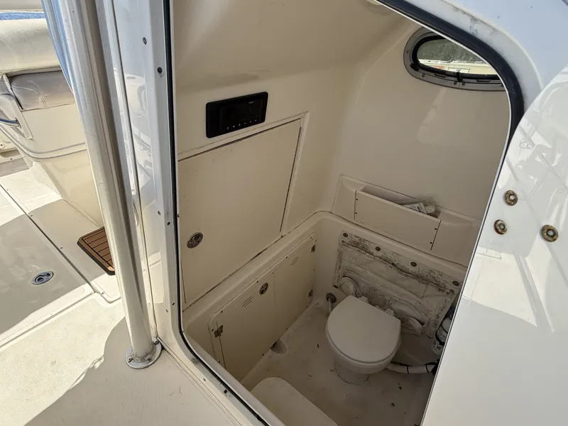 Slide: The Image of Boston Whaler 270 Outrage 2006 - 31