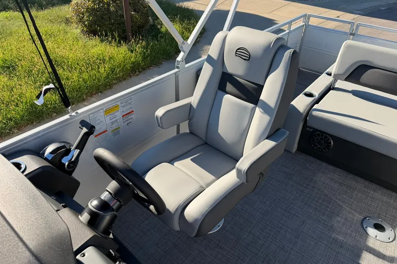 Slide: The Image of Captain's chair on 2027 Sun Tracker Party Barge 22 RF DLX pontoon boat. - 18
