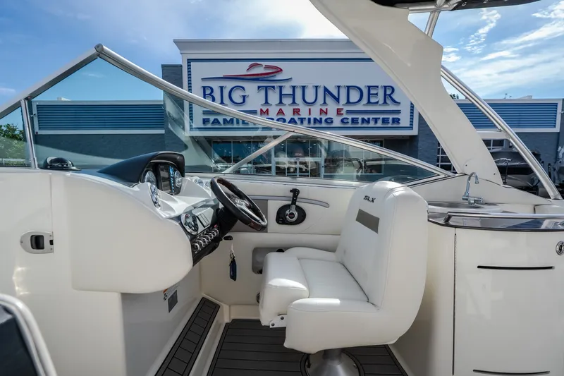 Slide: The Image of Interior of 2006 Sea Ray 270 SLX boat at Big Thunder Marine center. - 23