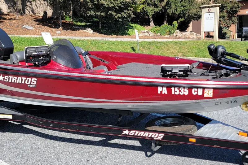 Slide: The Image of 2004 Stratos 275 Pro XL boat on trailer, red and gray, with Lowrance equipment. - 16