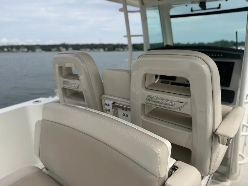 Slide: The Image of Boston Whaler 330 Outrage 2017 - 15