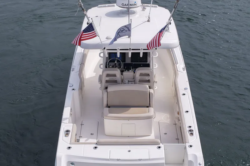 Slide: The Image of Boston Whaler 330 Outrage 2017 - 11