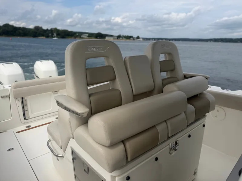 Slide: The Image of Boston Whaler 330 Outrage 2017 - 17