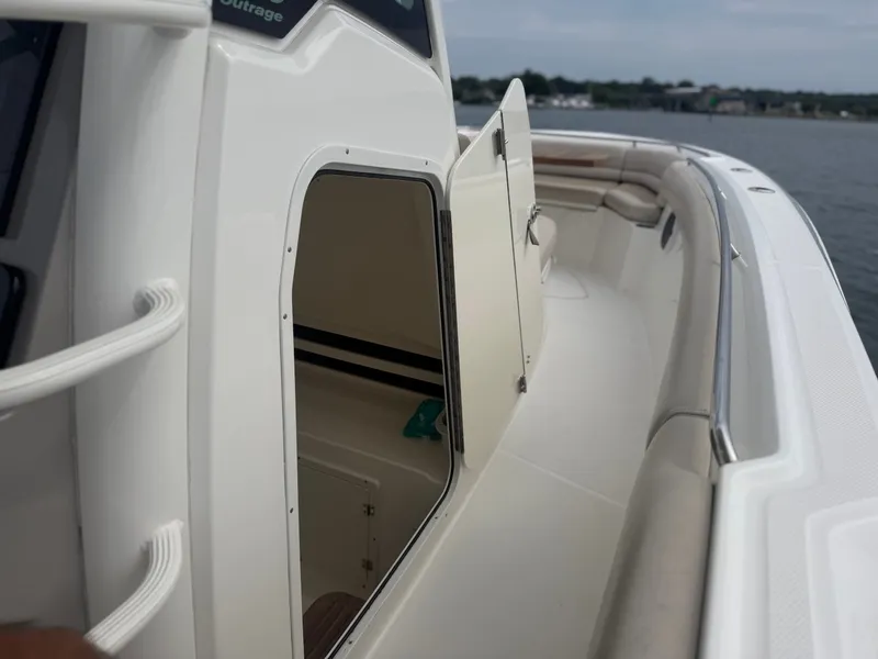Slide: The Image of Boston Whaler 330 Outrage 2017 - 24