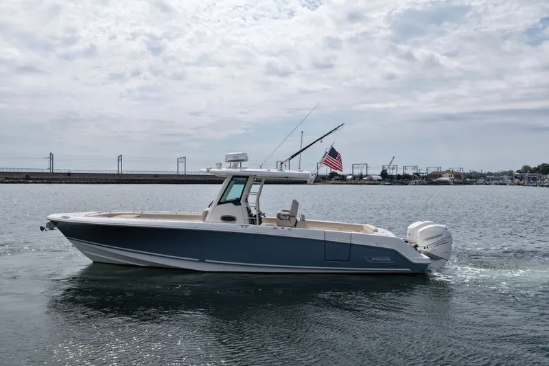Slide: The Image of Boston Whaler 330 Outrage 2017 - 6