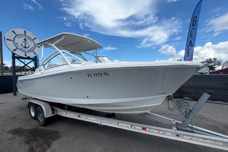 The Image of Edgewater 248CX Crossover 2023 - undefined