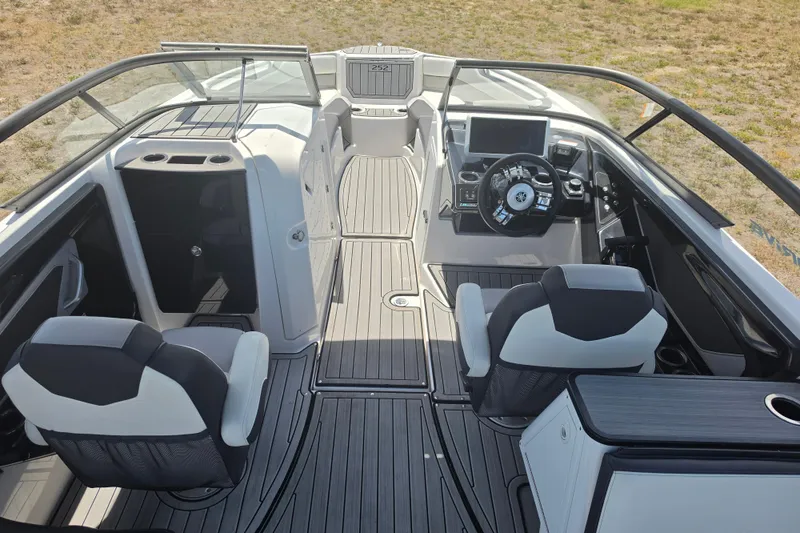 Slide: The Image of 2022 Yamaha Boats 252SD interior with modern helm and seating. - 20