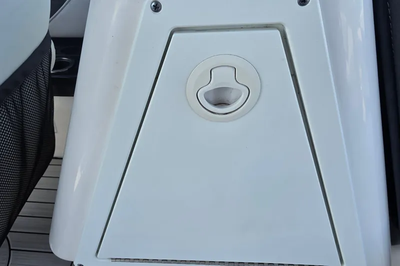 Slide: The Image of Escotilla de barco Yamaha 252SD 2022 con asa. - 32
