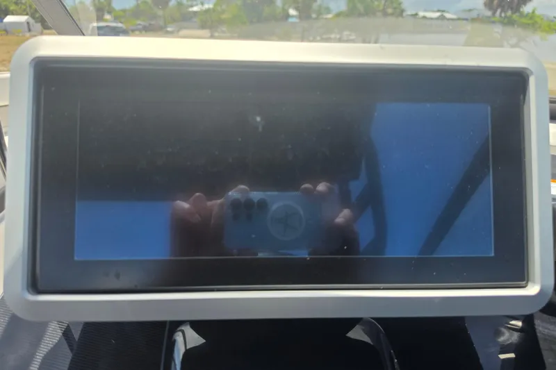 Slide: The Image of Dashboard screen of a 2022 Yamaha Boats 252SD, reflecting surroundings. - 43