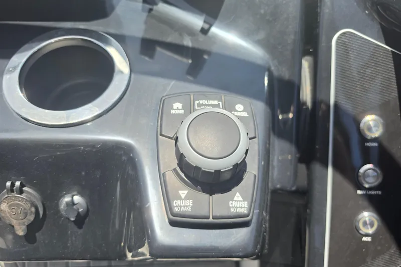 Slide: The Image of Control panel of a 2022 Yamaha Boats 252SD, featuring cruise and volume buttons. - 44