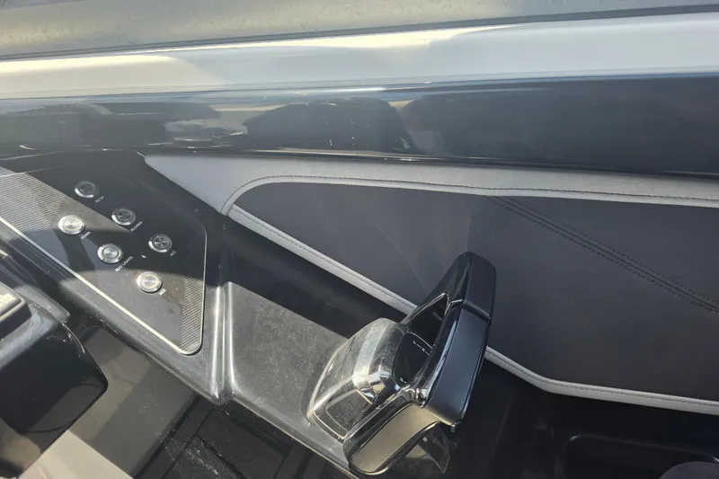 Slide: The Image of 2022 Yamaha Boats 252SD dashboard with control panel and throttle lever. - 46