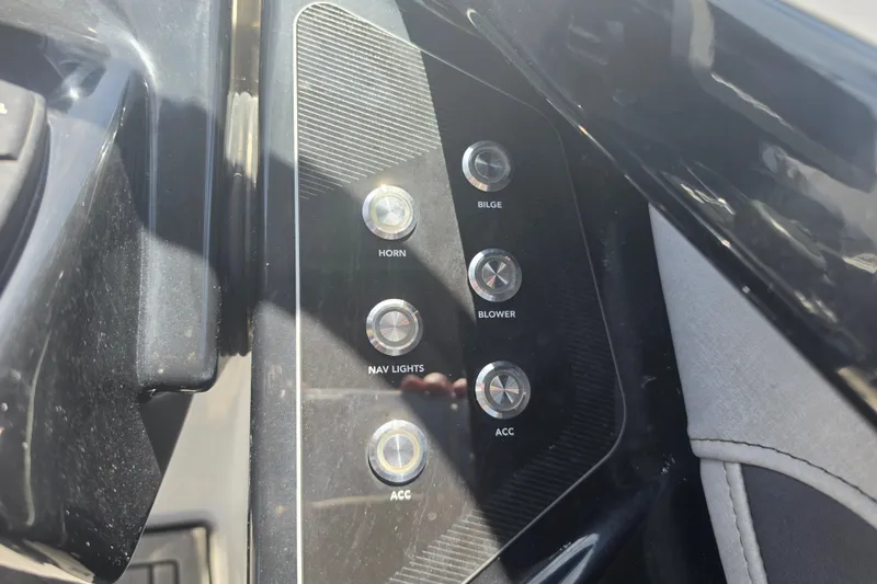 Slide: The Image of Control panel of 2022 Yamaha Boats 252SD with buttons for horn, bilge, blower, and lights. - 45