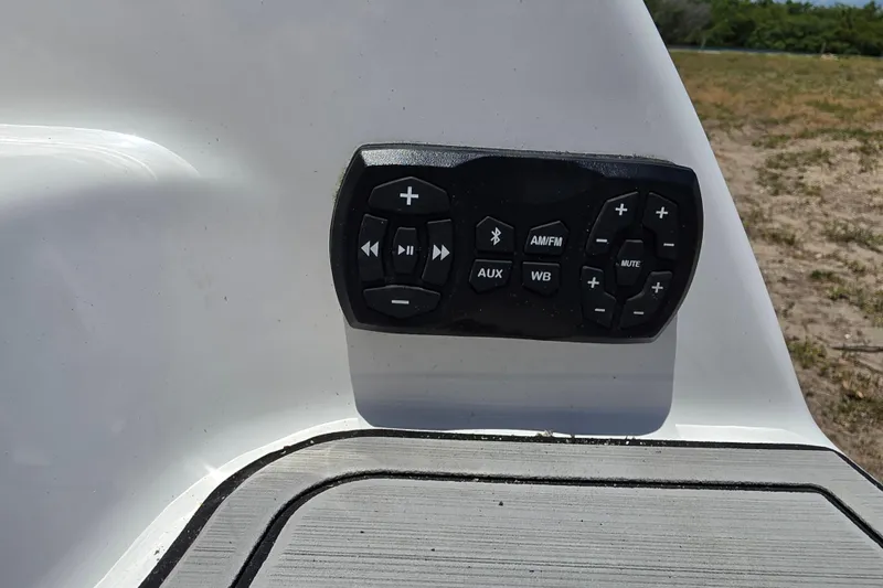 Slide: The Image of Control panel on 2022 Yamaha Boats 252SD, featuring audio and Bluetooth functions. - 96
