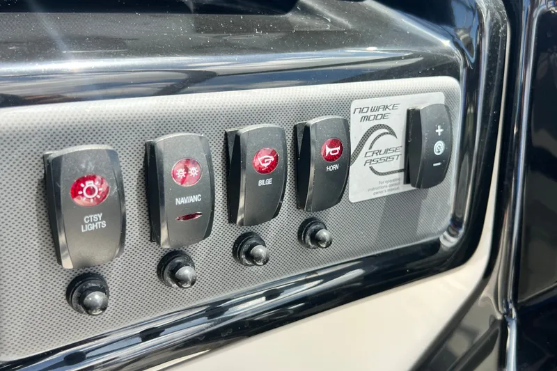 Slide: The Image of Control panel of 2022 Yamaha Boats AR190 featuring various switches and cruise assist. - 39