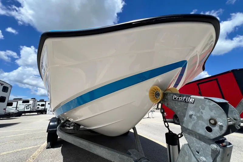 Slide: The Image of 2022 Yamaha Boats AR190 on trailer under blue sky. - 10