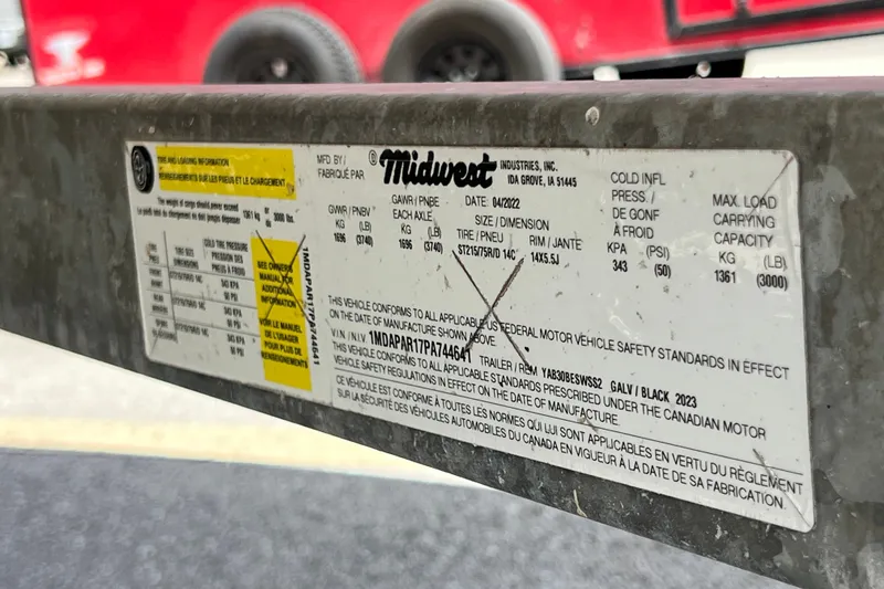 Slide: The Image of Label on a 2022 Yamaha Boats AR190 trailer, detailing tire and load specifications. - 11