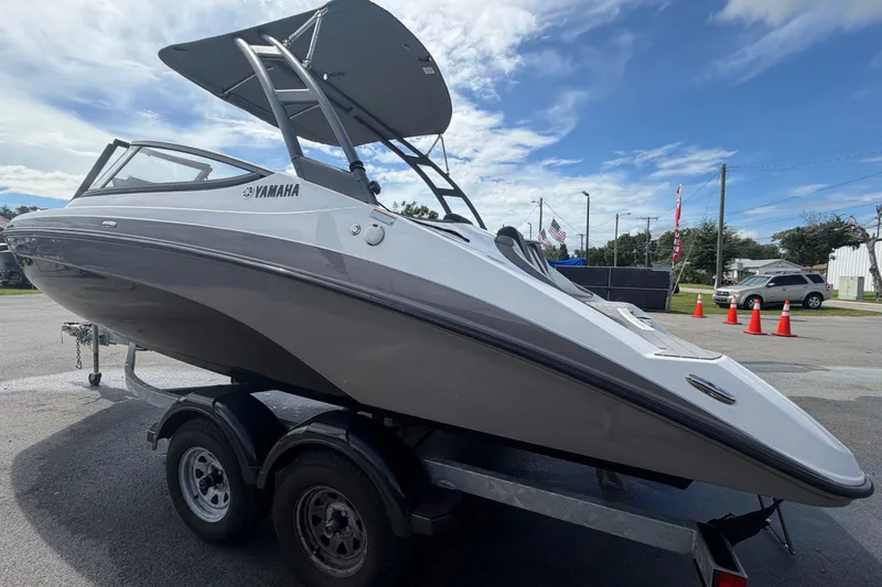 Slide: The Image of 2022 Yamaha AR210 boat on trailer under clear sky. - 5