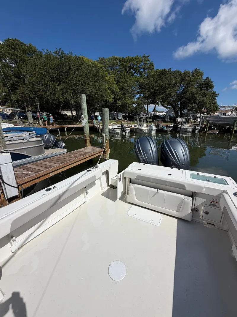 Slide: The Image of Parker Marine 2820 XLD Sport Cabin 2022 - 5