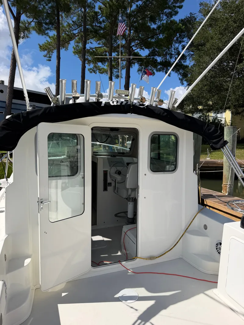 Slide: The Image of Parker Marine 2820 XLD Sport Cabin 2022 - 3