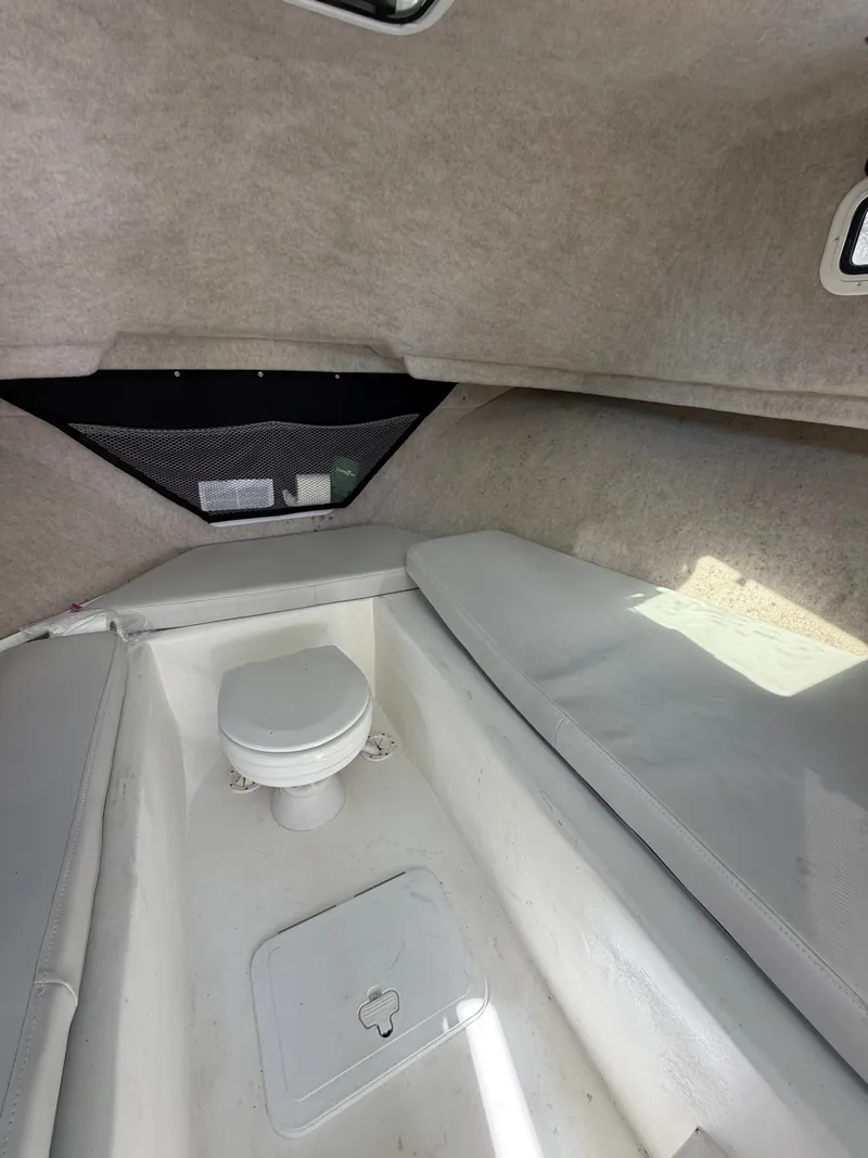 Slide: The Image of Parker Marine 2820 XLD Sport Cabin 2022 - 19