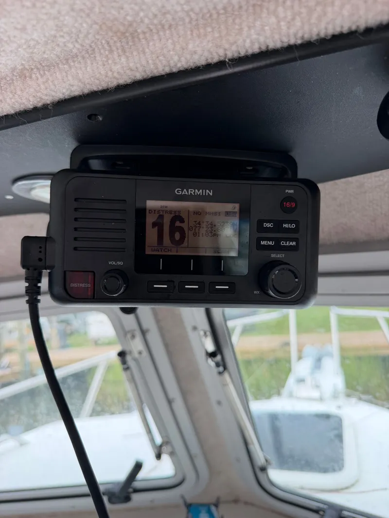 Slide: The Image of Parker Marine 2820 XLD Sport Cabin 2022 - 10