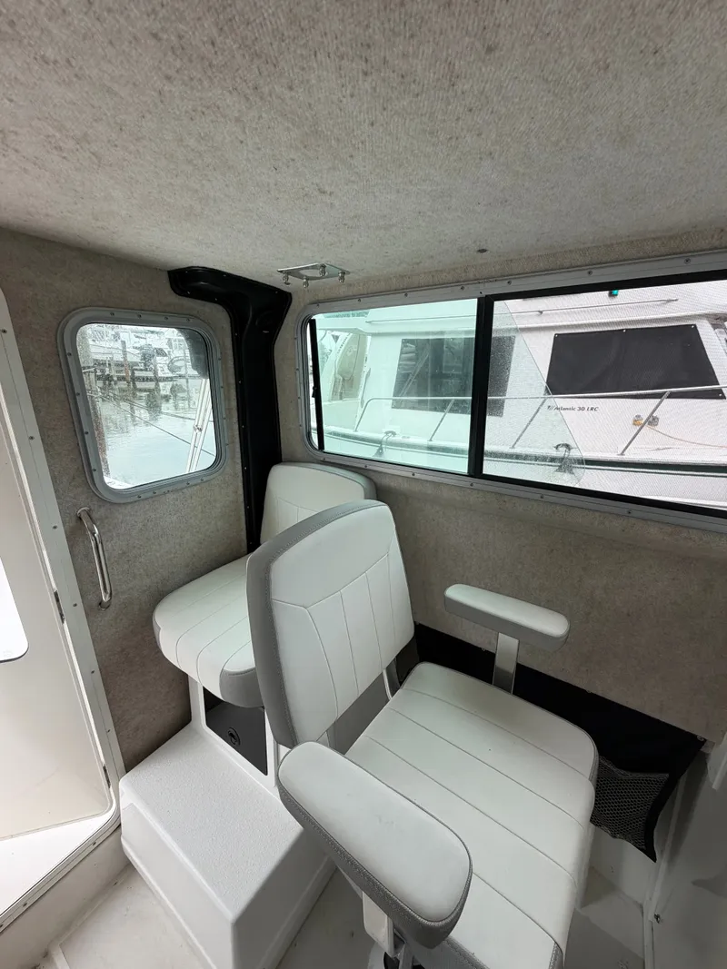 Slide: The Image of Parker Marine 2820 XLD Sport Cabin 2022 - 13