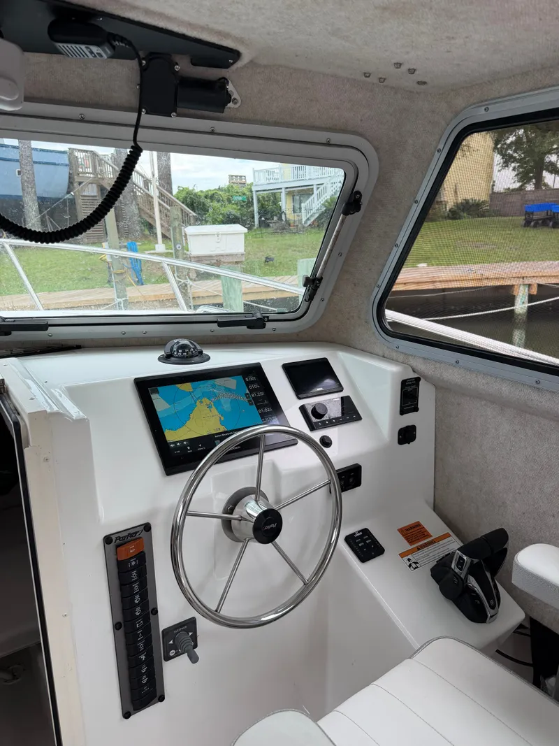 Slide: The Image of Parker Marine 2820 XLD Sport Cabin 2022 - 26