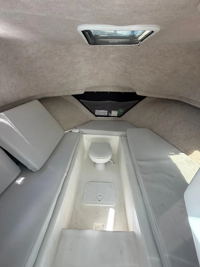 Slide: The Image of Parker Marine 2820 XLD Sport Cabin 2022 - 18