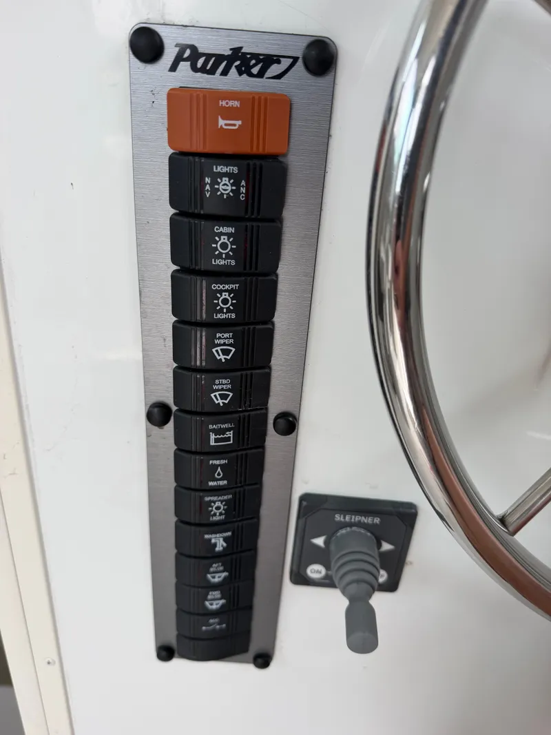 Slide: The Image of Parker Marine 2820 XLD Sport Cabin 2022 - 11