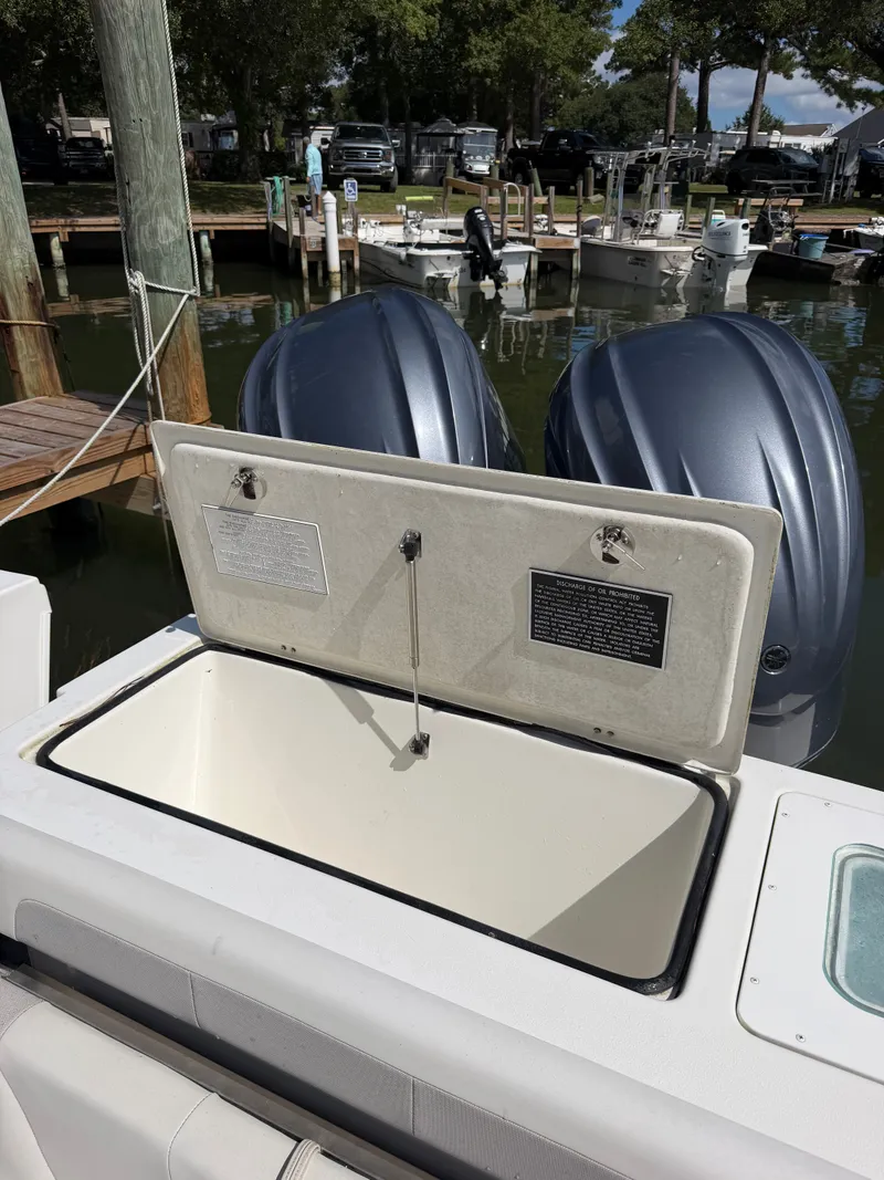 Slide: The Image of Parker Marine 2820 XLD Sport Cabin 2022 - 7