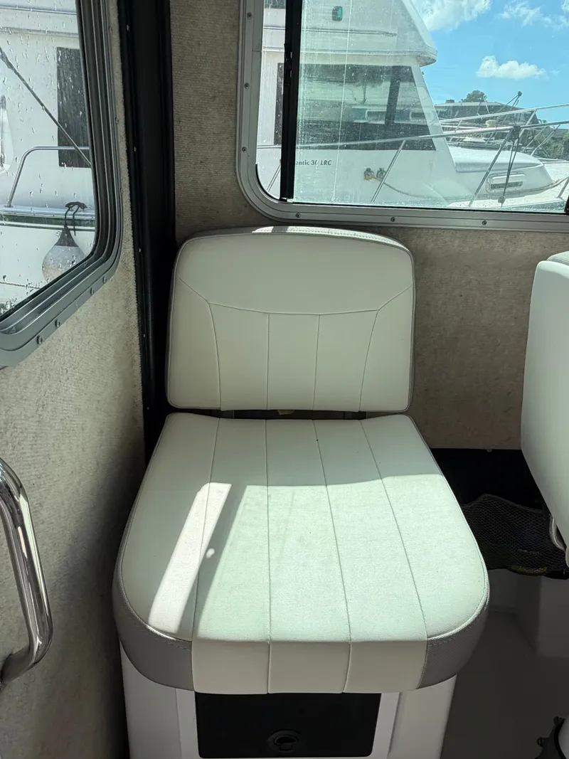 Slide: The Image of Parker Marine 2820 XLD Sport Cabin 2022 - 14