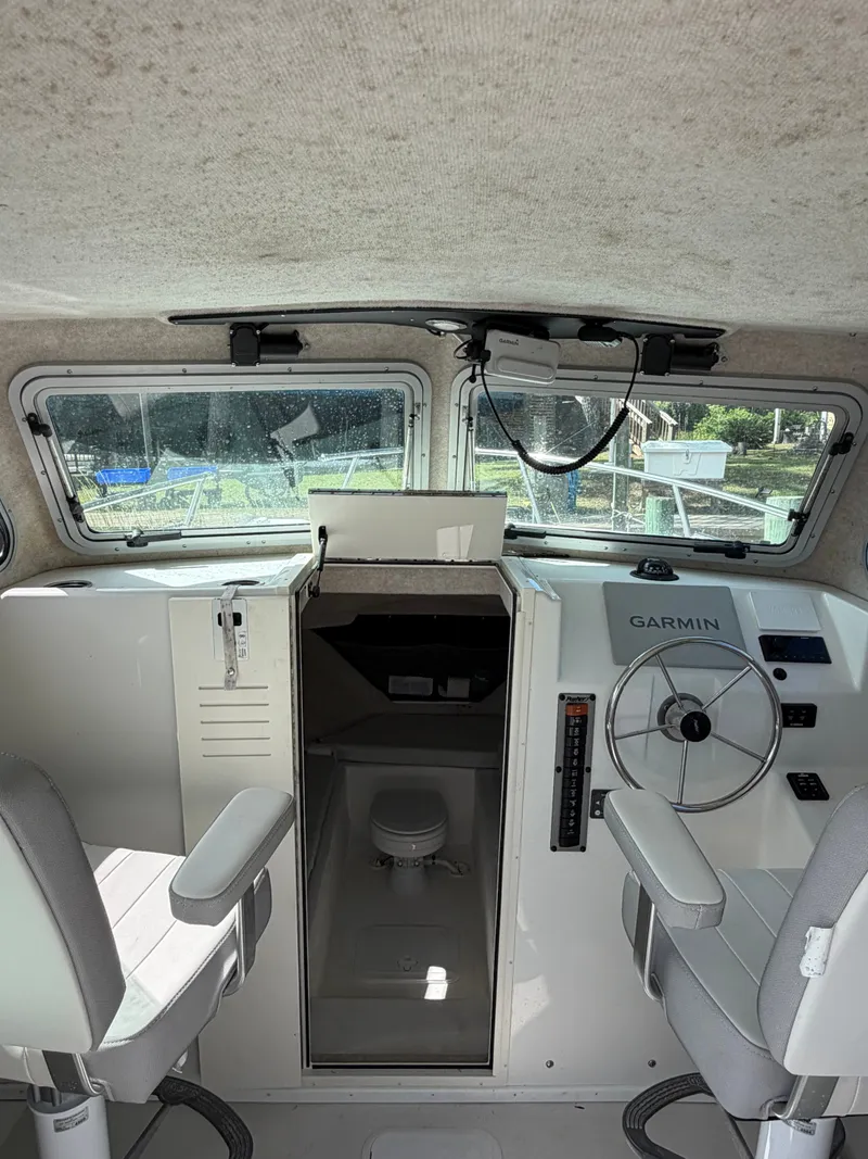 Slide: The Image of Parker Marine 2820 XLD Sport Cabin 2022 - 15