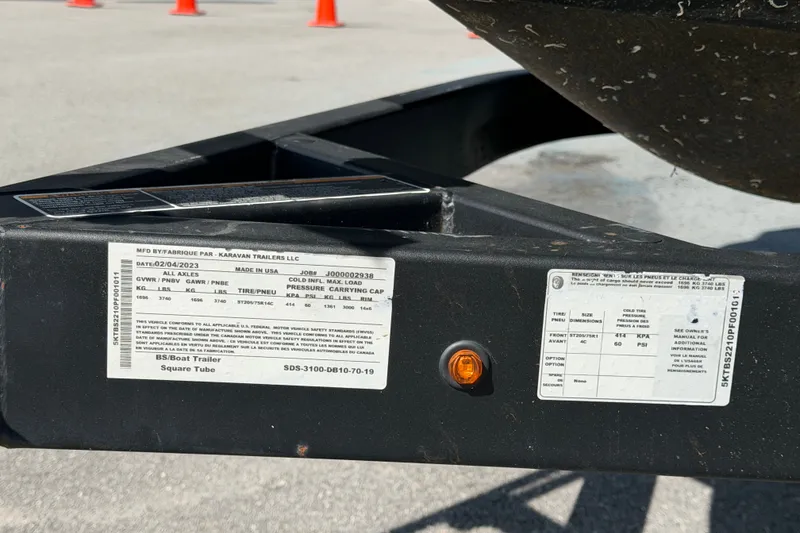 Slide: The Image of Gros plan d'une remorque de bateau avec des autocollants techniques et un réflecteur orange. - 61