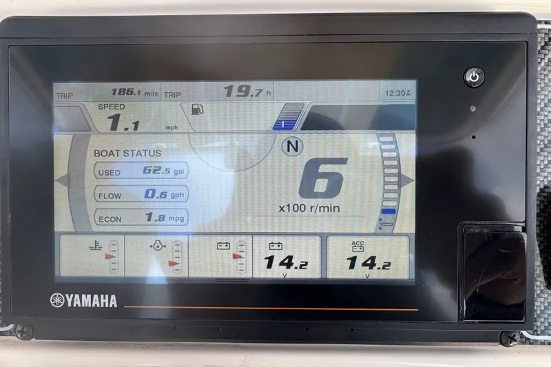 Slide: The Image of Yamaha display showing boat status for 2021 Grady-White 251 Coastal Explorer. - 59