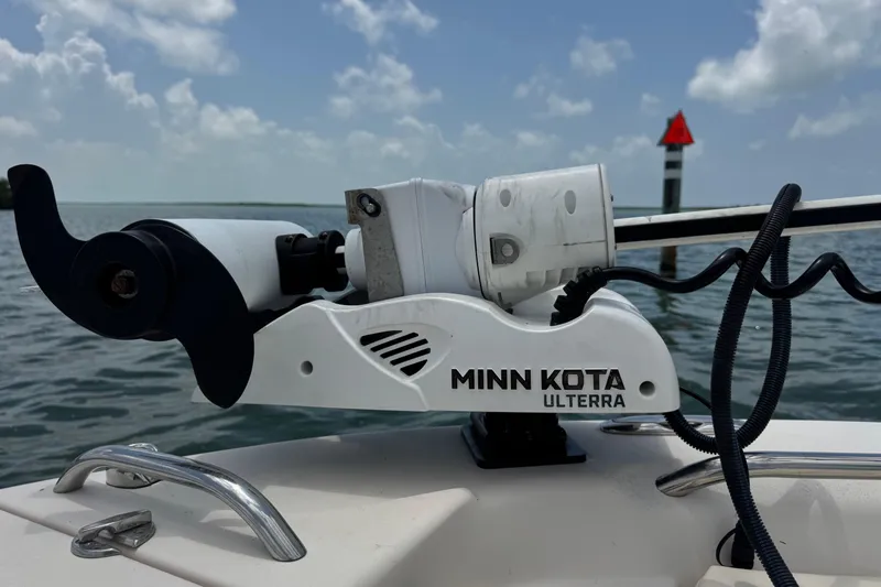 Slide: The Image of Minn Kota Ulterra motor on 2021 Grady-White 251 Coastal Explorer boat, ocean background. - 76