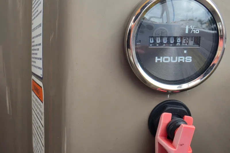 Slide: The Image of Hour meter on 2023 Sun Tracker Bass Buggy 18 DLX boat dashboard. - 27