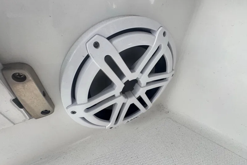 Slide: The Image of White speaker on 2023 Wellcraft 242 Fisherman boat interior. - 64